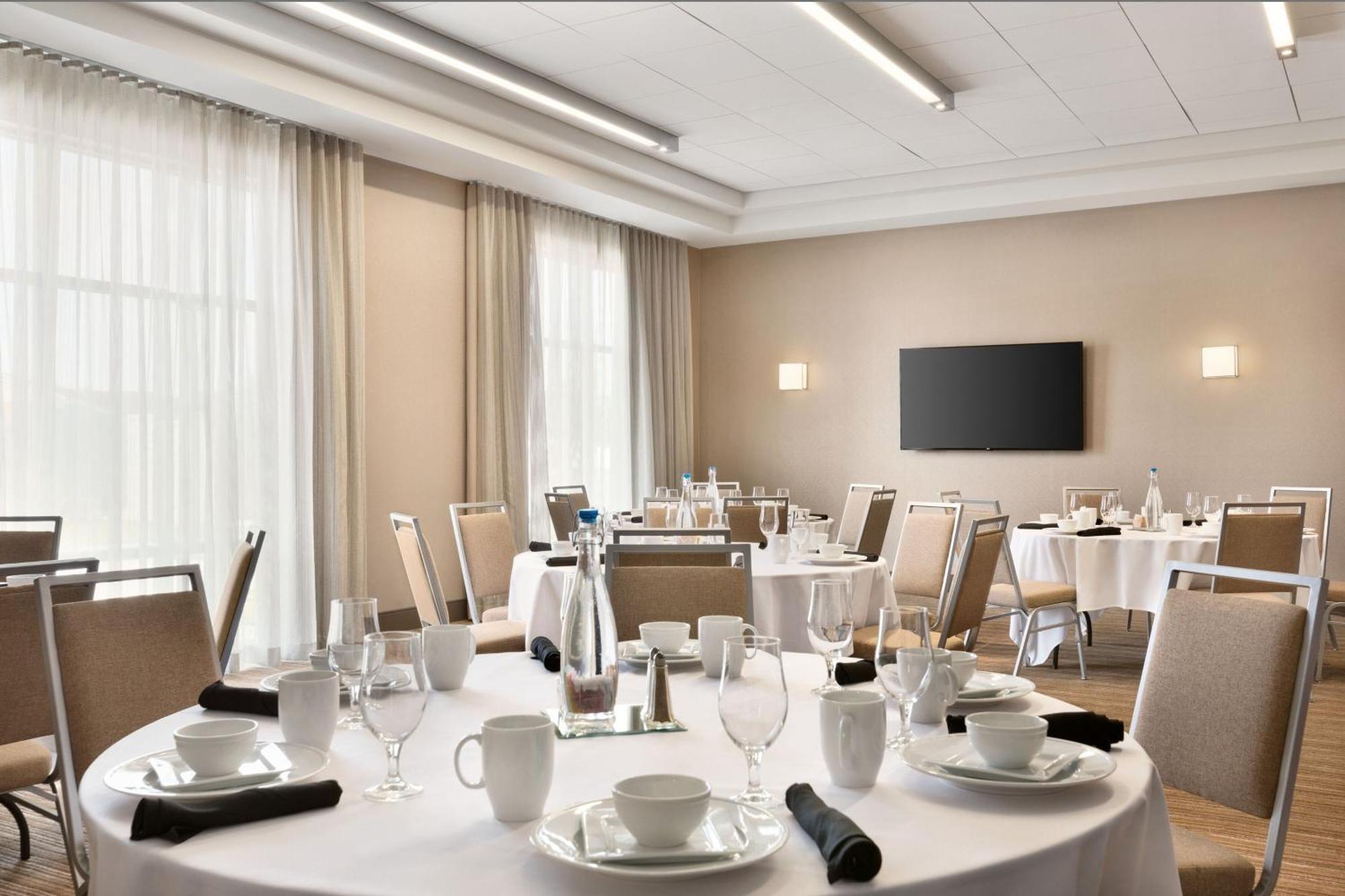 Four Points By Sheraton Fargo Medical Center Esterno foto