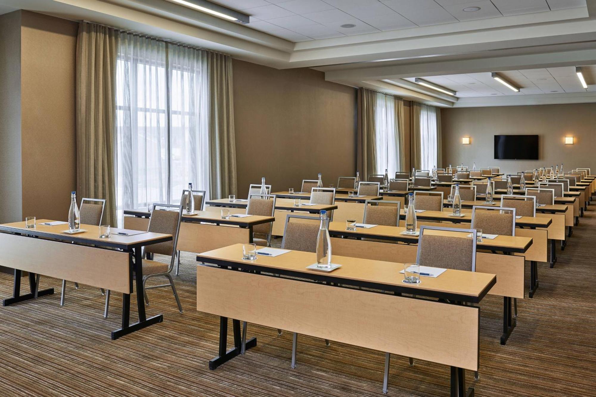 Four Points By Sheraton Fargo Medical Center Esterno foto