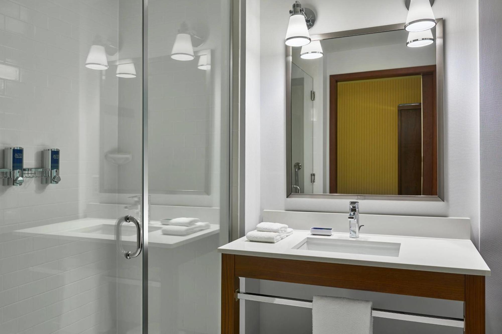 Four Points By Sheraton Fargo Medical Center Esterno foto